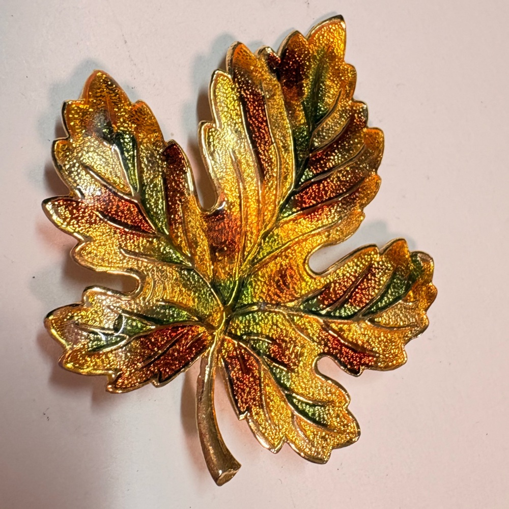 Elegant Gold tone vintage enameled fall, maple Leaf Brooch